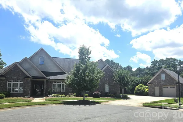 323 WENDOVER DR