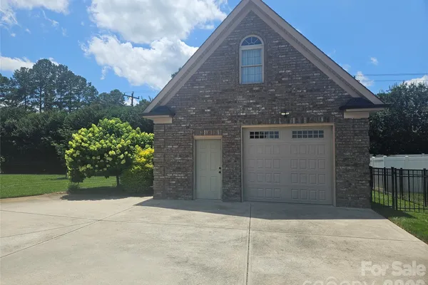 323 WENDOVER DR