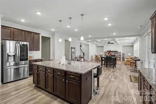 853 DOUBLE OAK LN