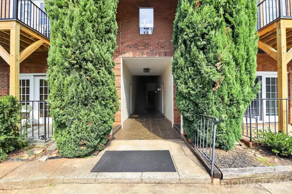 1012 QUEENS RD C
