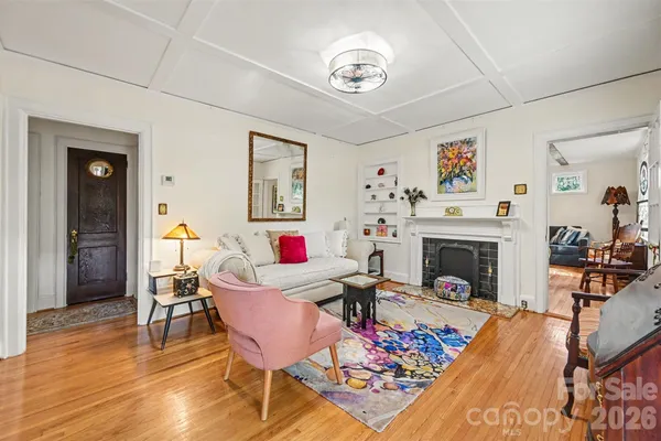 1301 PINECREST AVE