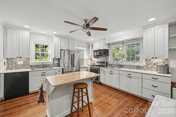 1301 PINECREST AVE