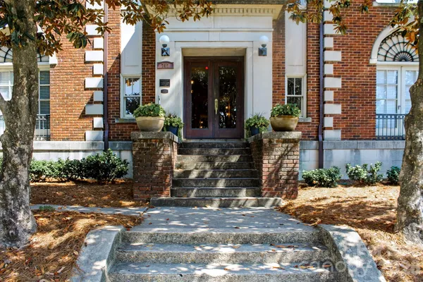 712 LOUISE AVE 203