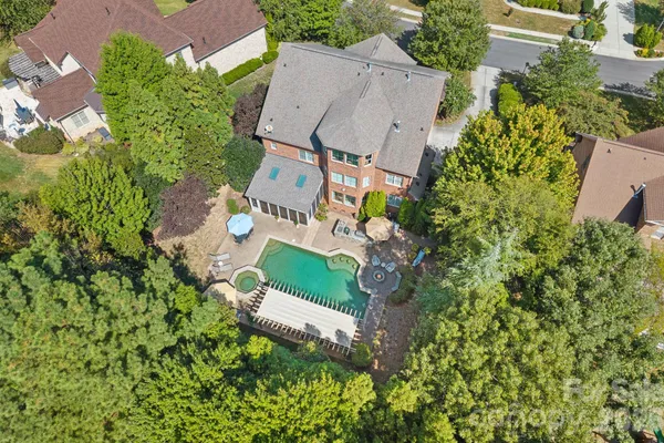 1104 LONGWOOD CT
