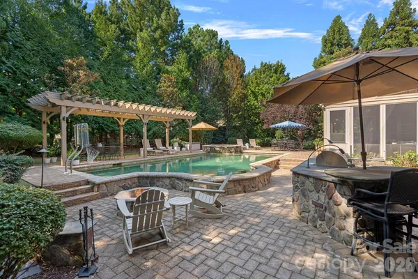 1104 LONGWOOD CT