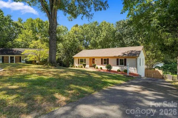 912 TALLY HO CT