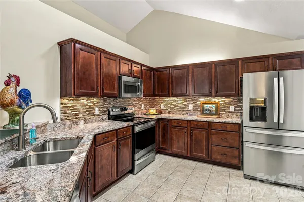 31 BRAEBURN WAY