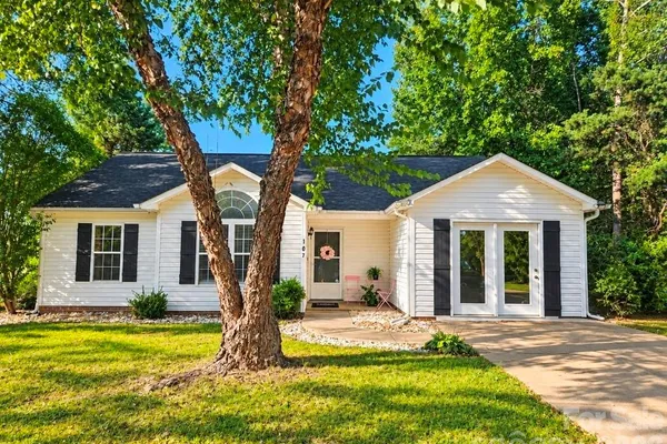 107 E PANTHER CREEK RD