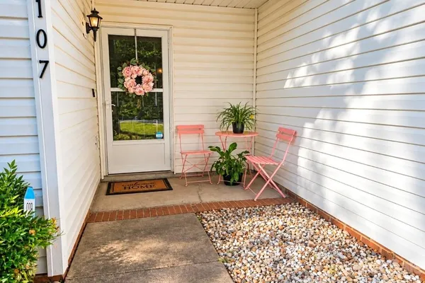 107 E PANTHER CREEK RD