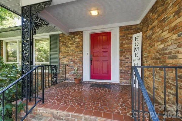1211 LAUREL ST