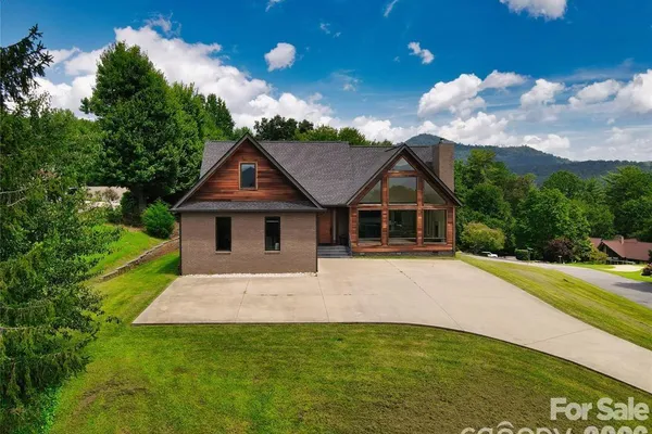 8 NOTTINGHAM DR