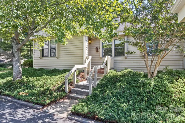 3001 SAINT AUGUSTINE PL AA1