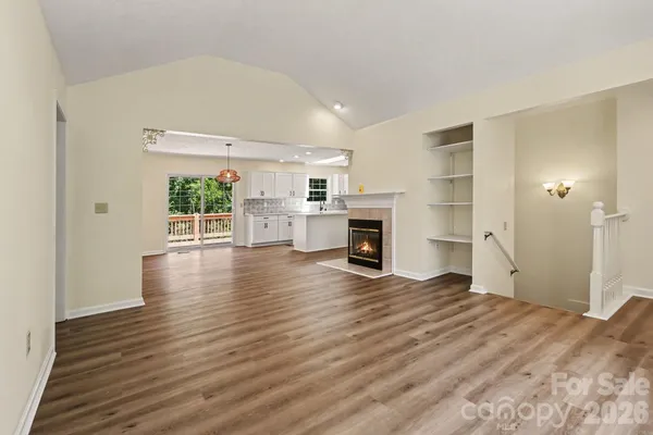 7 FIRESTONE CT