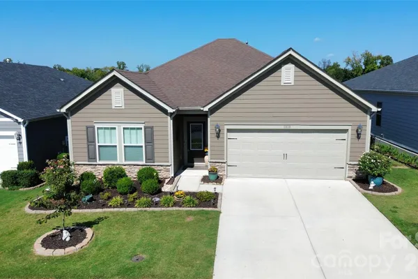 1818 LOTUS LN