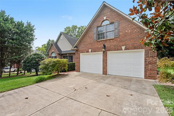 1085 MERRYWOOD DR