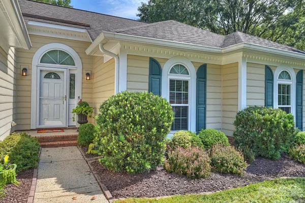 1608 RUNNING BROOK RD