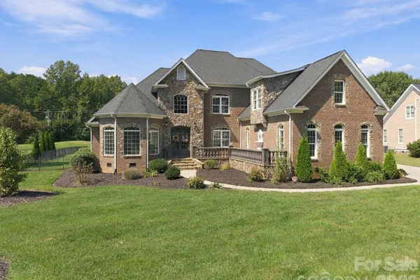 6671 FOX RIDGE CIR
