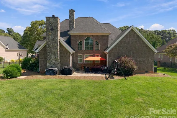 6671 FOX RIDGE CIR