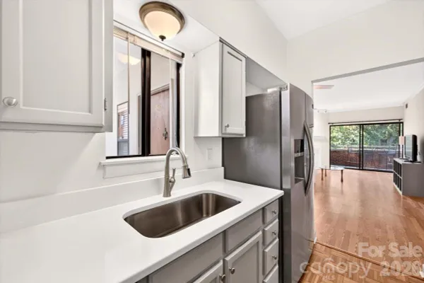 224 N POPLAR ST 23