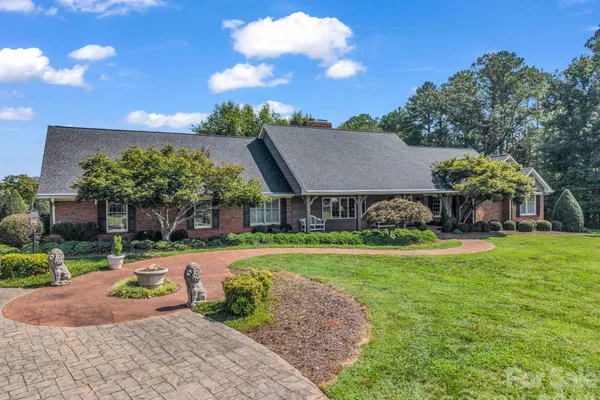 164 BROOKFIELD DR