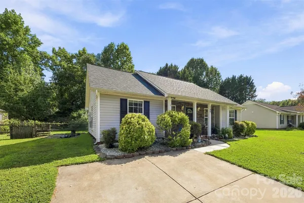 140 ADDISON PL