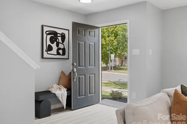 822 SINCLAIR DR