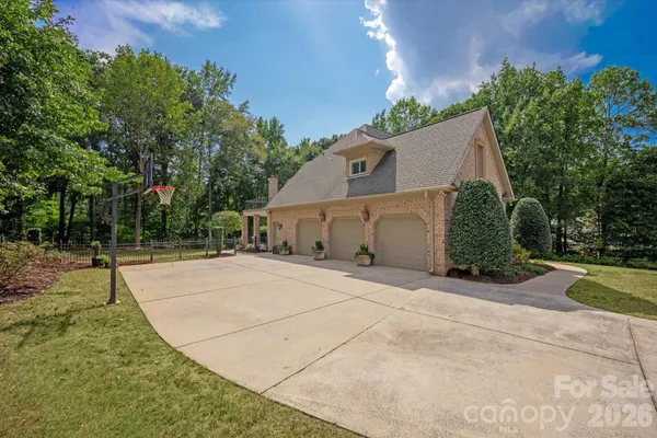 1005 FIRETHORNE CLUB DR