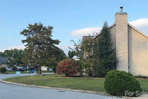 59 SOUTHCHASE DR