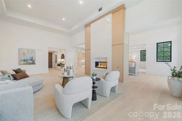 409 QUEENS RD 503
