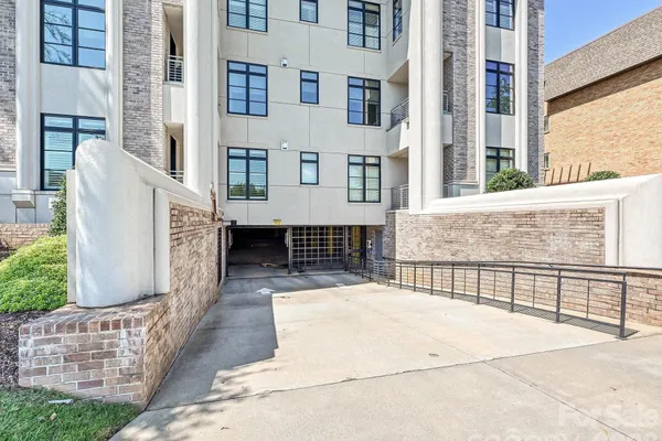 1333 QUEENS RD C3