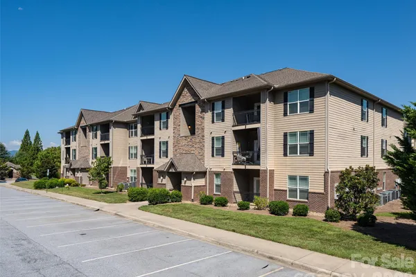 91 BRICKTON VILLAGE CIR 103