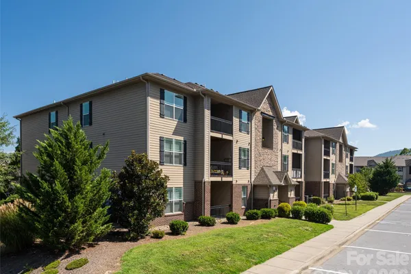 91 BRICKTON VILLAGE CIR 103