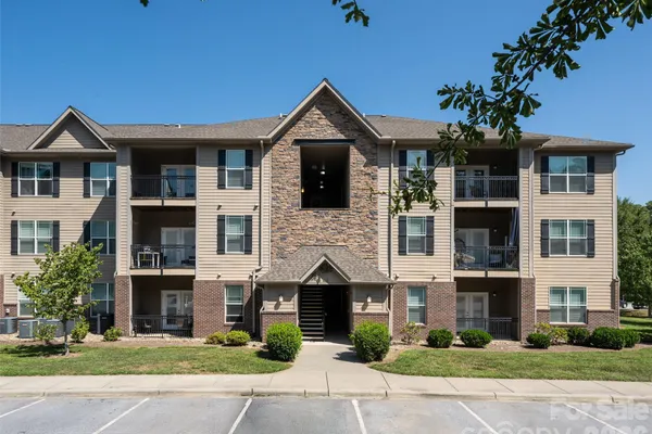 91 BRICKTON VILLAGE CIR 103