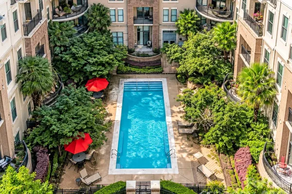 718 W TRADE ST 412