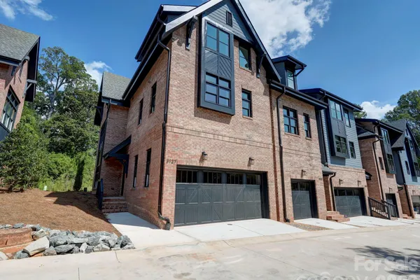 3127 COLYER PL