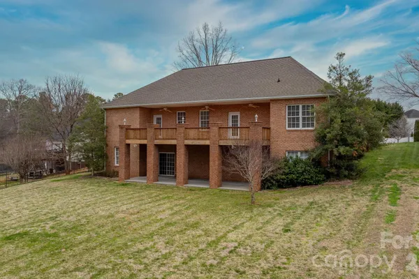 215 BROWNING DR