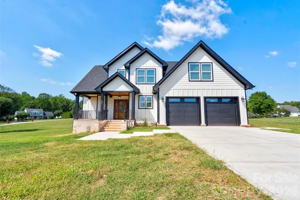 157 SIR GREGORY DR