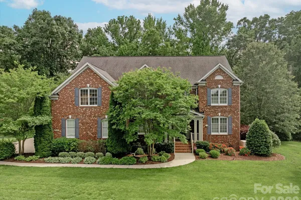 409 RUNNING HORSE LN