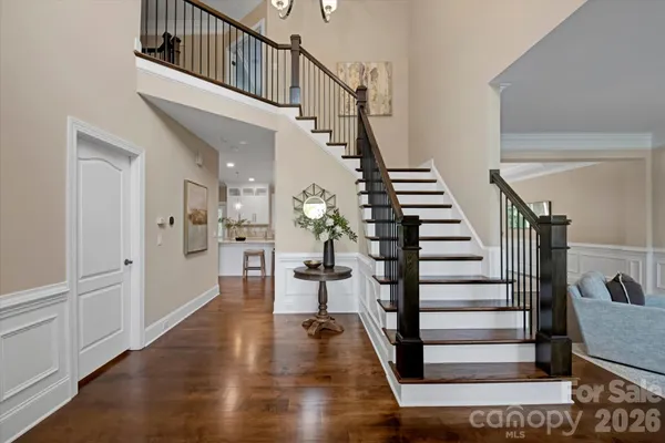 409 RUNNING HORSE LN