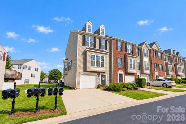 2126 MIDNIGHT BLUE LN