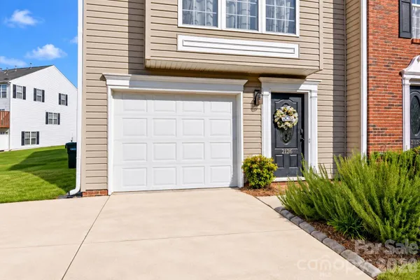 2126 MIDNIGHT BLUE LN