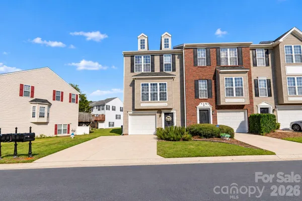 2126 MIDNIGHT BLUE LN