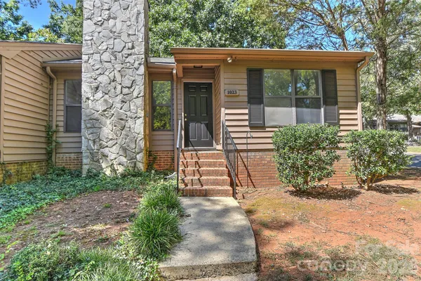 1023 CRANBERRY CIR