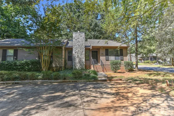 1023 CRANBERRY CIR