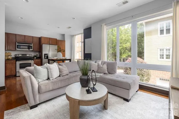 300 MAGNOLIA AVE 101