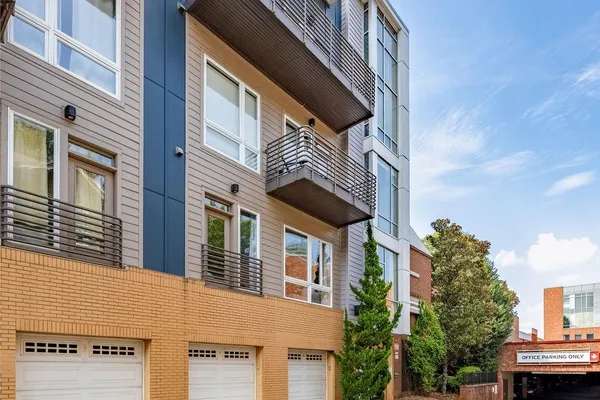 300 MAGNOLIA AVE 101