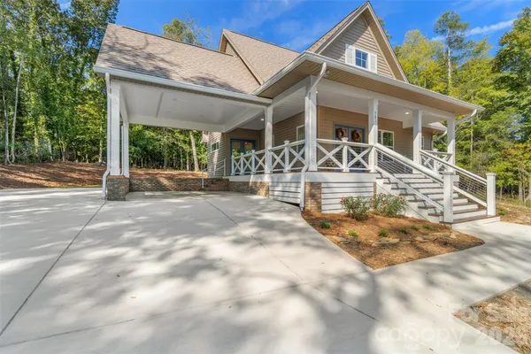 781 BERRY HILL DR