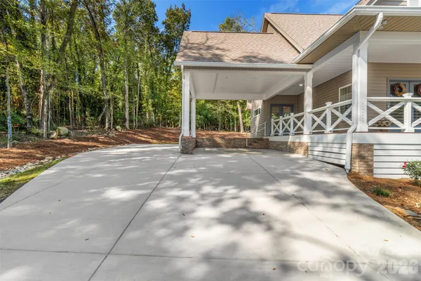 781 BERRY HILL DR