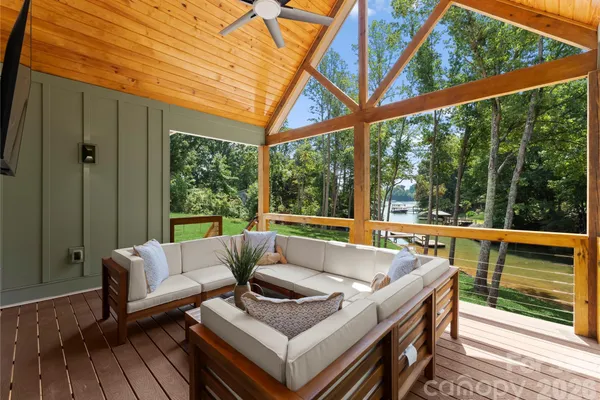 143 HIDEAWAY LN