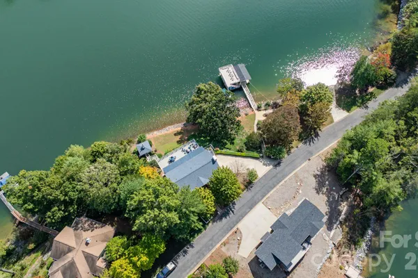 2250 MALLARD COVE DR